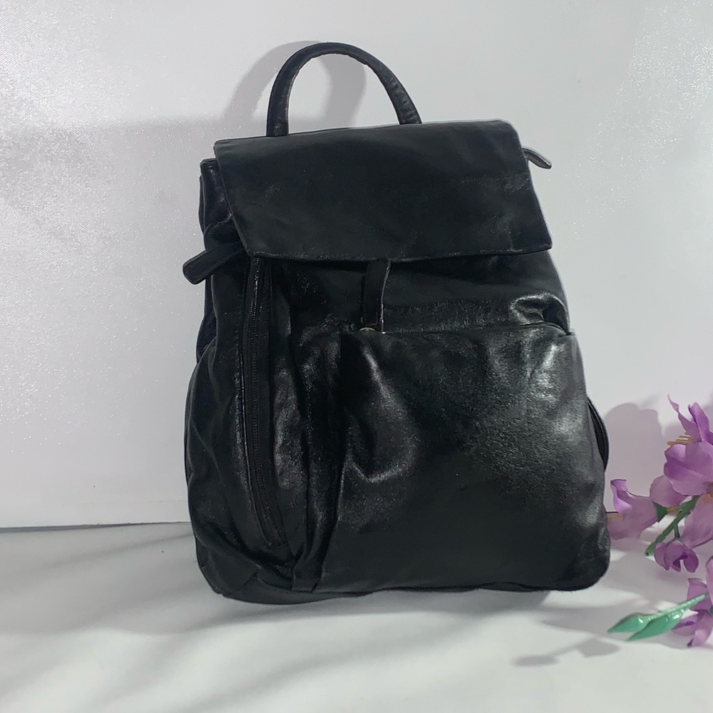 Wilson’s Fine Leather Slingback Backpack Purse Black
